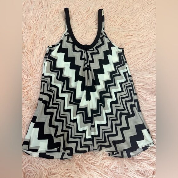 Diane von Furstenberg Black Neutral Chevron Top - Picture 10 of 11